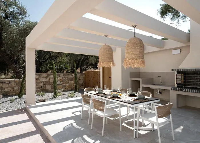 Gioarde Luxury With Private Pool & Sea Views, By Zantewize Akrotiri (Zakynthos)