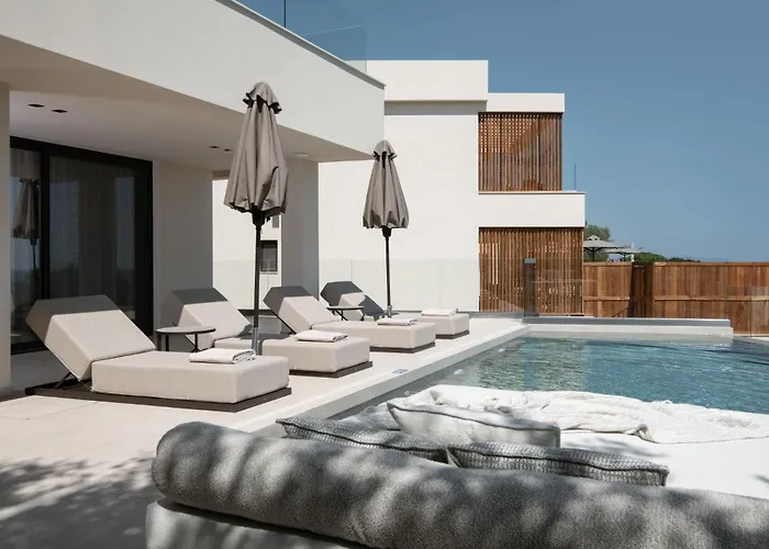 Gioarde Luxury With Private Pool & Sea Views, By Zantewize Akrotiri (Zakynthos)
